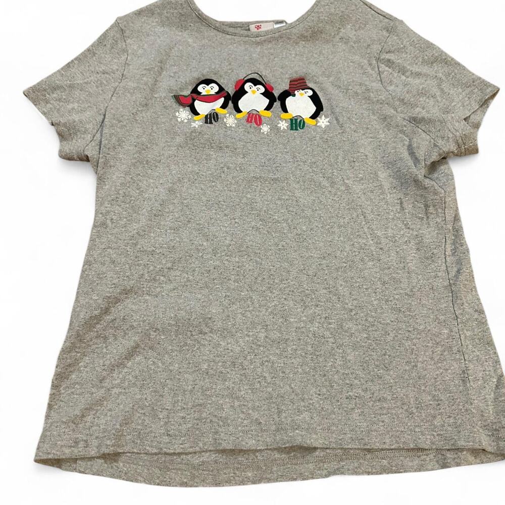 Grey Christmas penguin baby tee